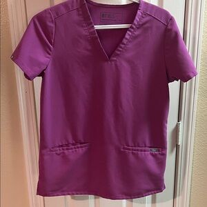 Figs Women's V-Neck Short Sleeve Top in Vibrant Magenta